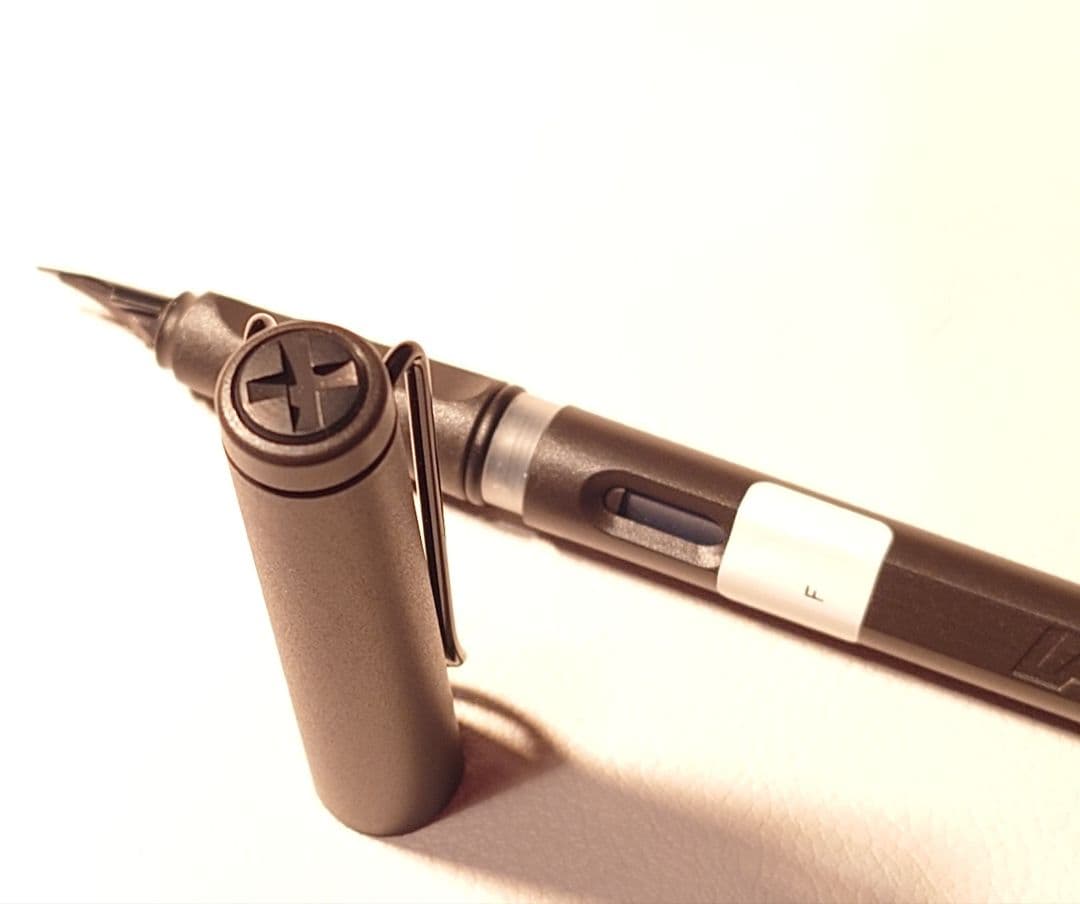 LAMY サファリ　艶消しブラック　金属天冠