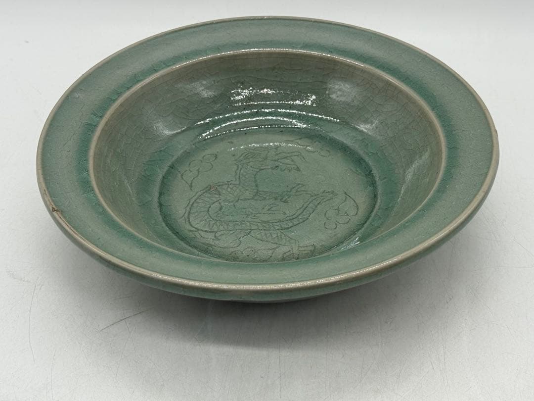 青磁　龍の模様　大皿　送料込み251024