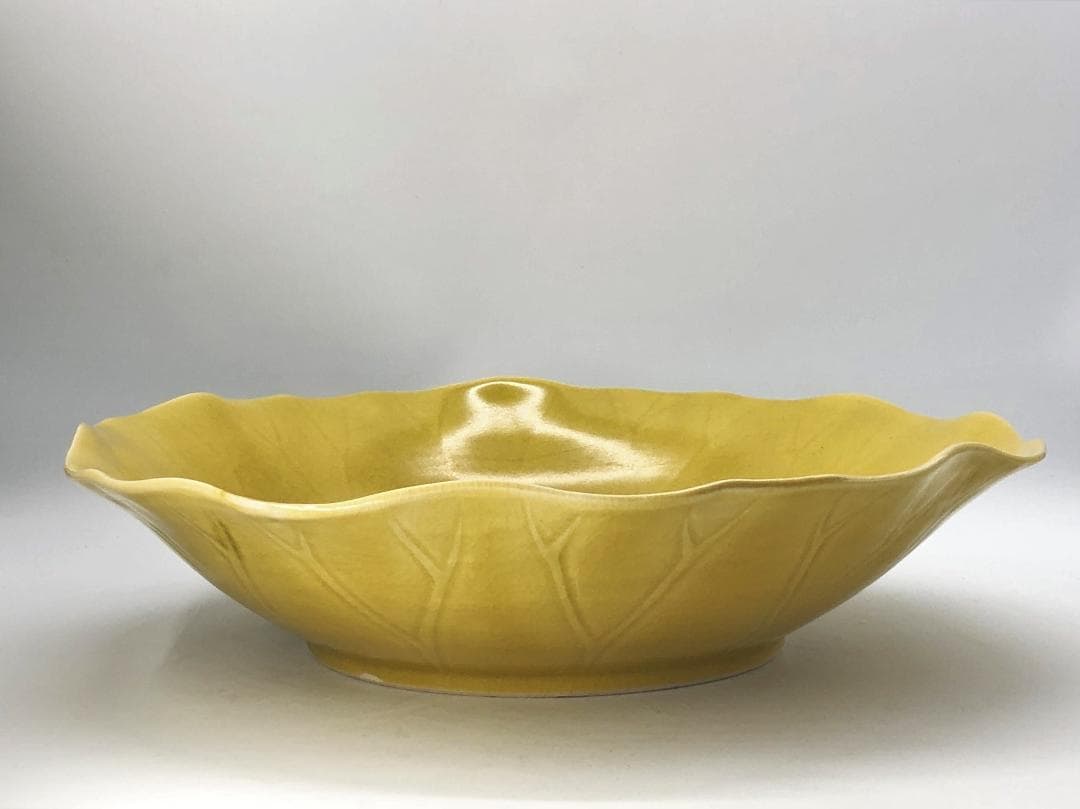 【 蓮葉形深皿/大鉢 】　黄瀬戸浜物　MADE IN JAPAN 　明治～大正期