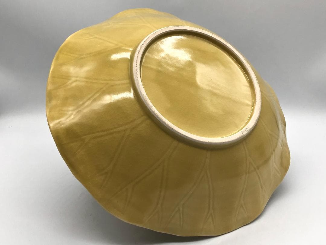 【 蓮葉形深皿/大鉢 】　黄瀬戸浜物　MADE IN JAPAN 　明治～大正期