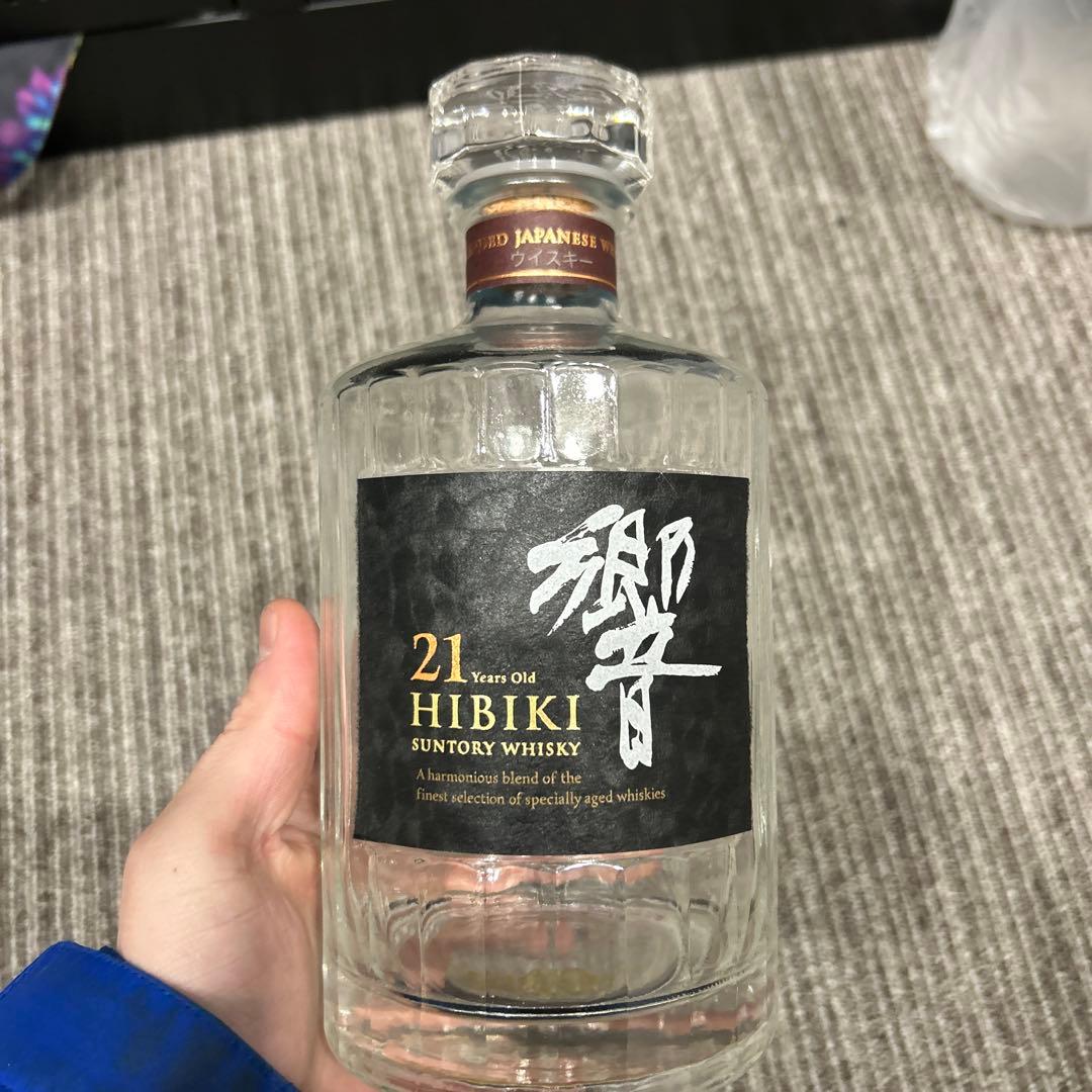 急ぎ売りたいです。 Hibiki 21 Years Old ウイスキー 空き瓶