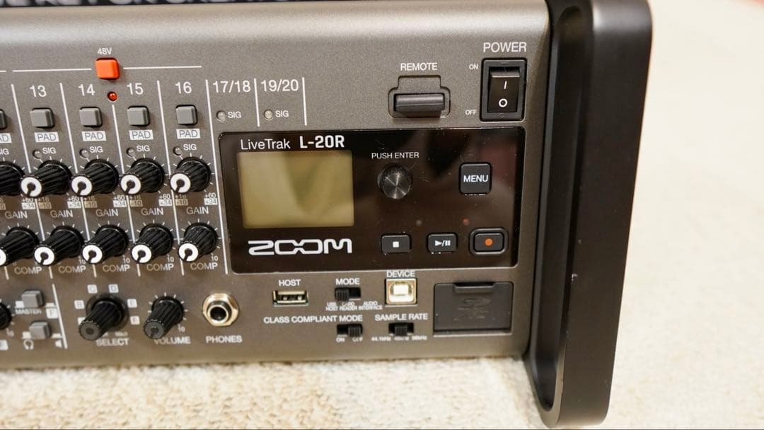 ZOOM LiveTrak L-20R デジタルミキサー　付属品元箱完備