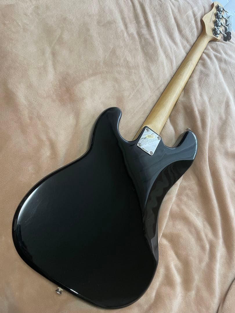 エレクトリックベース　プレシジョンタイプ　 新品弦に交換済み