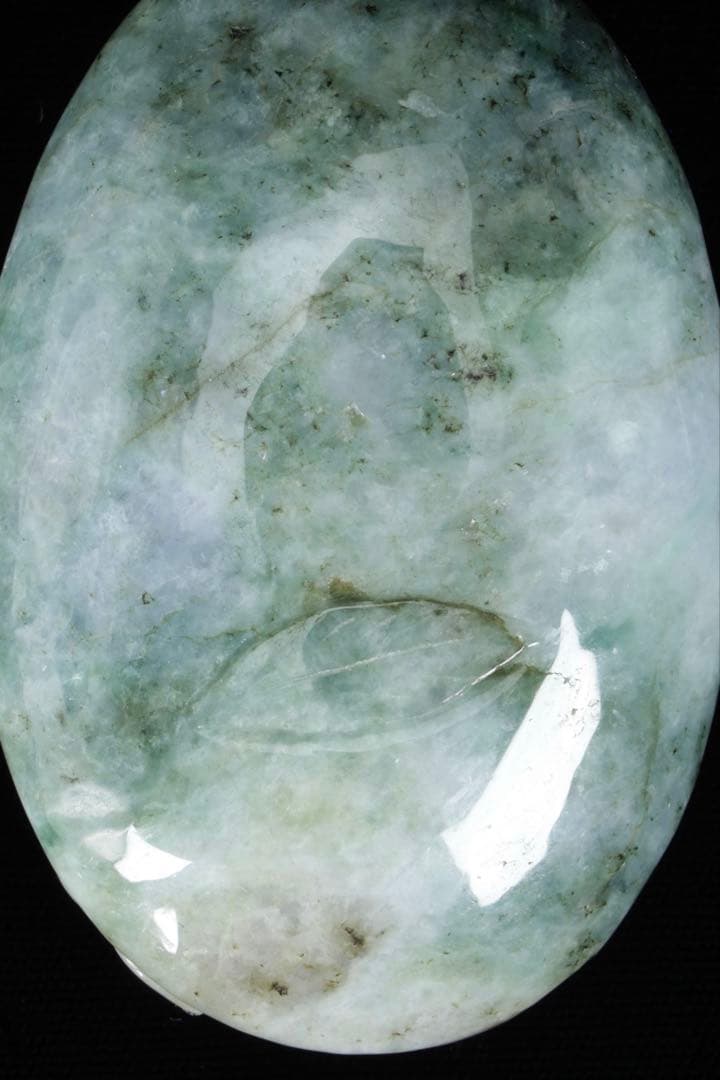 【中国美術】天然翡翠 青翡翠　紺入り手彫 龍麒麟細密彫刻 握り石根付 文鎮 唐物