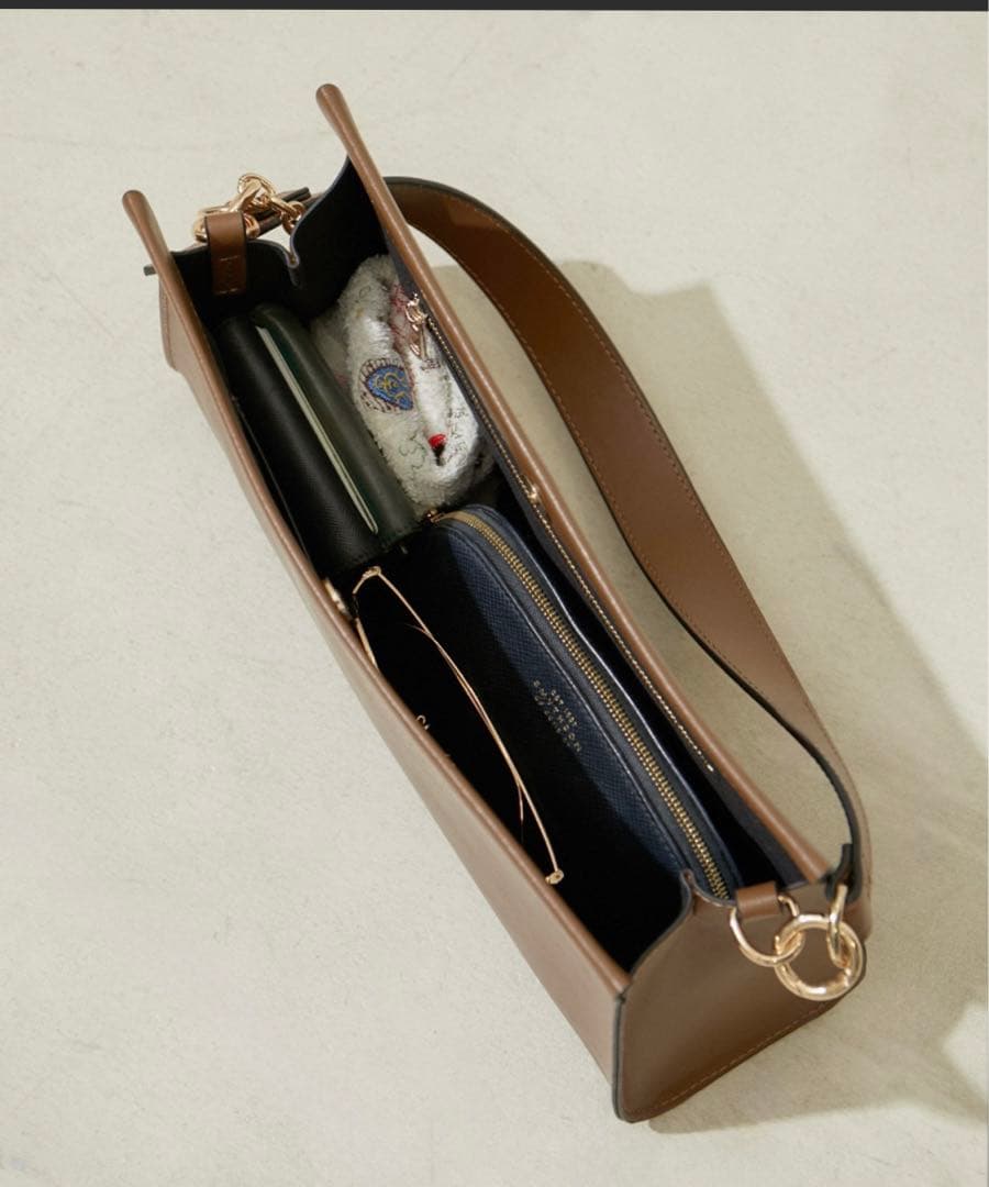 未使用級☆サロンアダムエロペ　2WAYスクエアチェーンクラッチショルダーバッグ