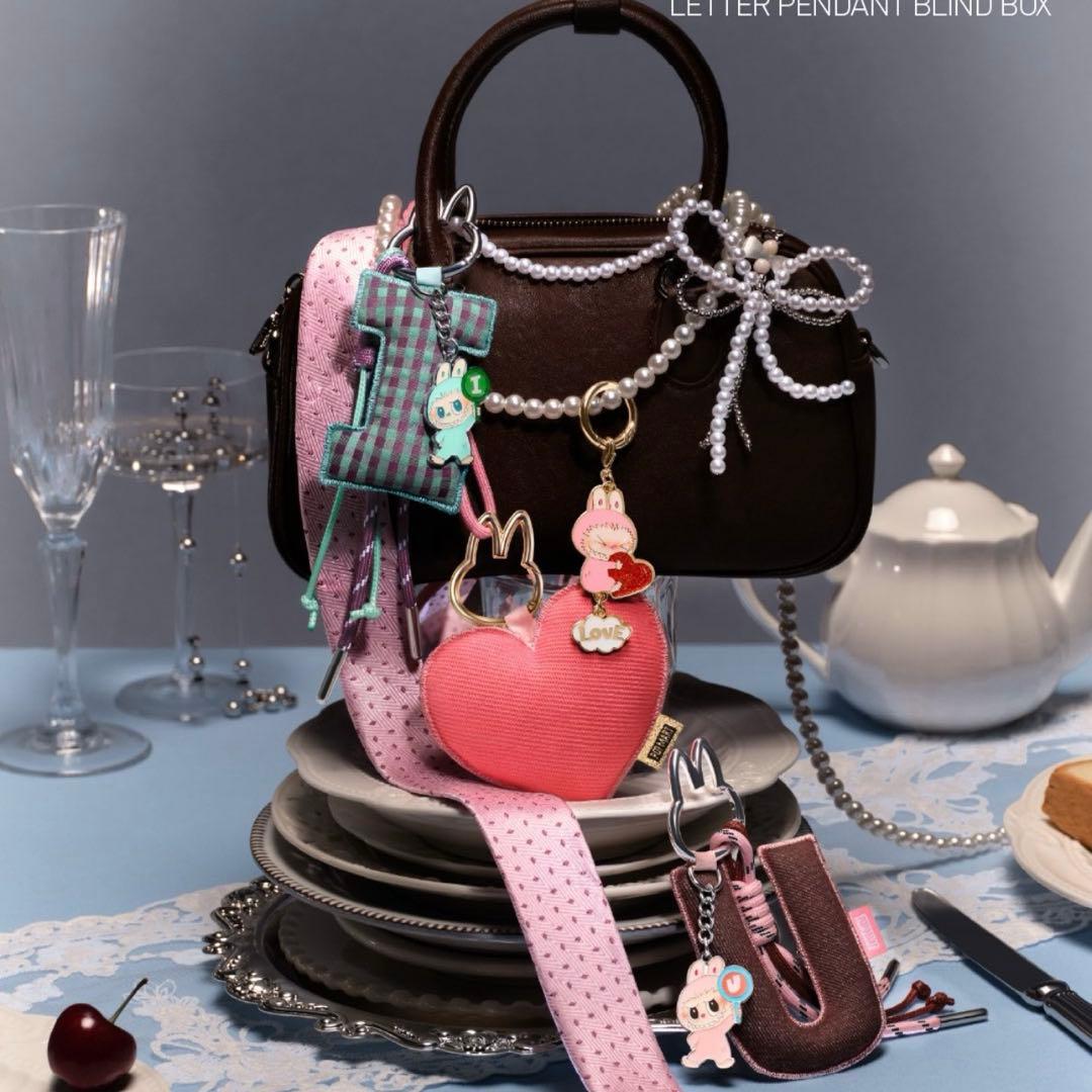 【直営店限定】ラブブ PIN FOR LOVE イニシャル アルファベット