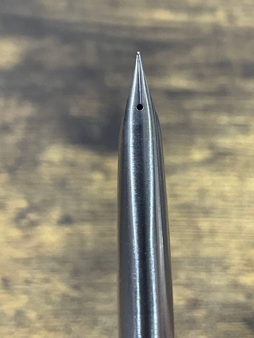 未使用に近い　1973年製　ペン先軸一体型　細字　ミュー　万年筆　備品付き