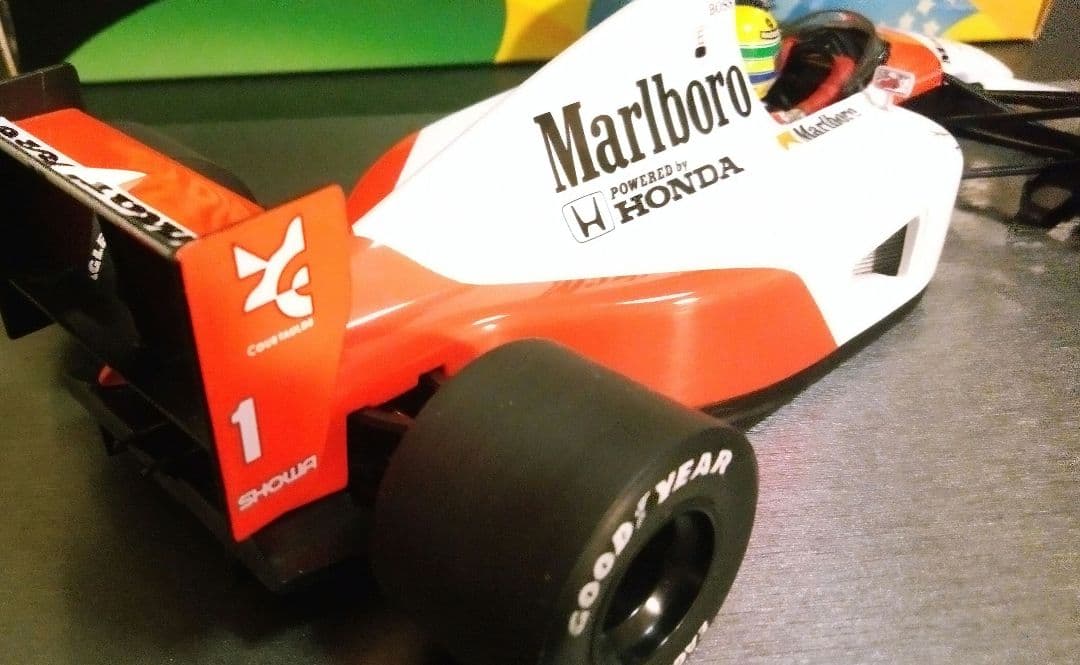 ミニチャンプス 1/18 F1 MP4/6 A.セナ　リペイント