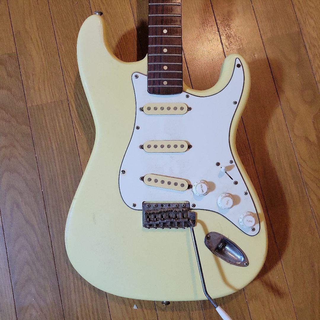 メーカー不明のストラトキャスタータイプのギター