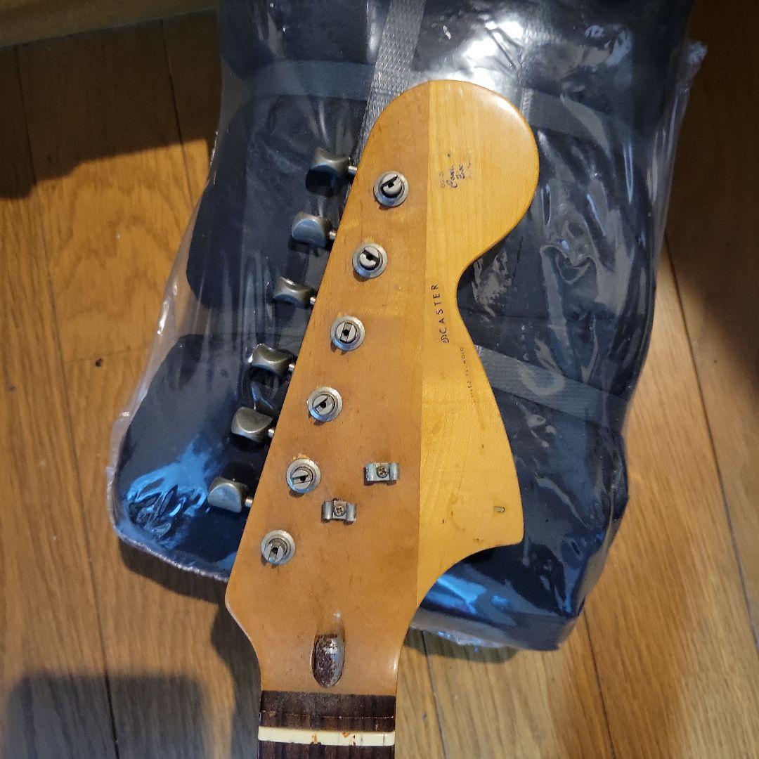 メーカー不明のストラトキャスタータイプのギター