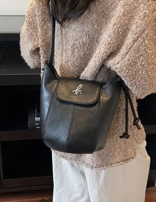 【ぷぅぷ】ブラックショルダーバッグ