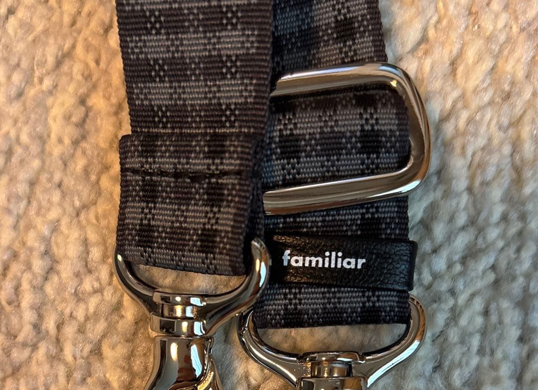 【新品】ファミリア スマホショルダー ブラック 黒系