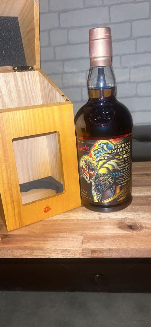 ど〰️んと値下げ‼️ 『北斗の拳』ラ王‼️ウイスキー❣️