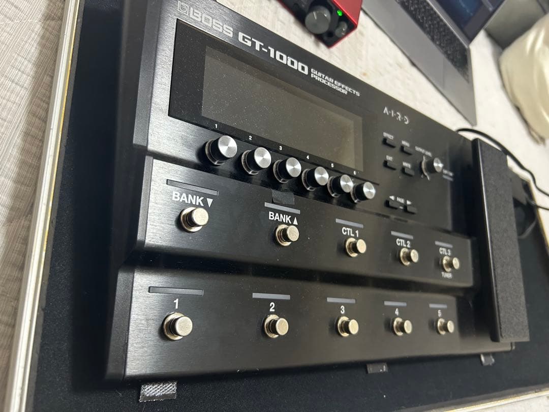 BOSS GT-1000 エフェクターボード付き