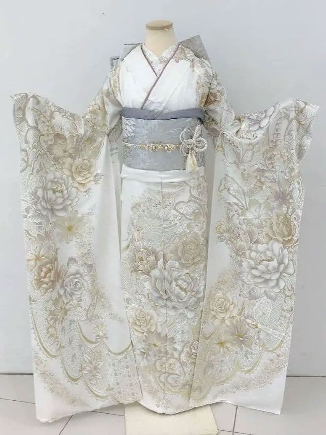 白地　金銀彩加工の上品な梅と菊の振袖フルセット