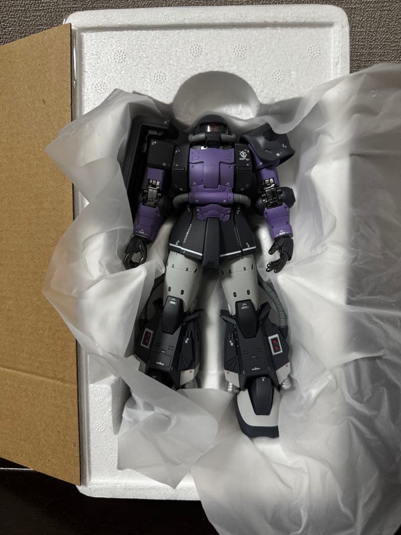 ザク II メタルコンポジット　黒い三連星