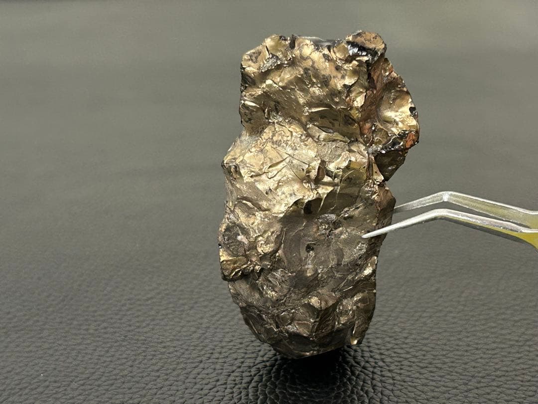 金色に光る-超レア黒曜石