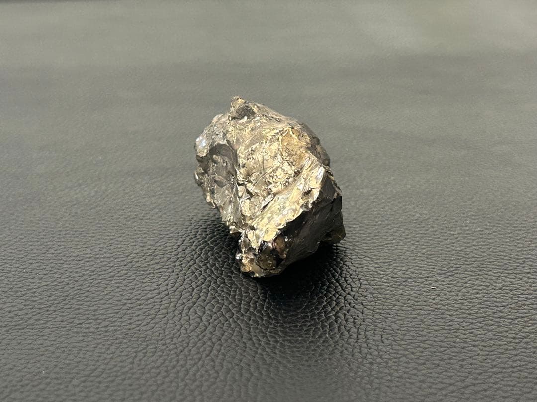 金色に光る-超レア黒曜石