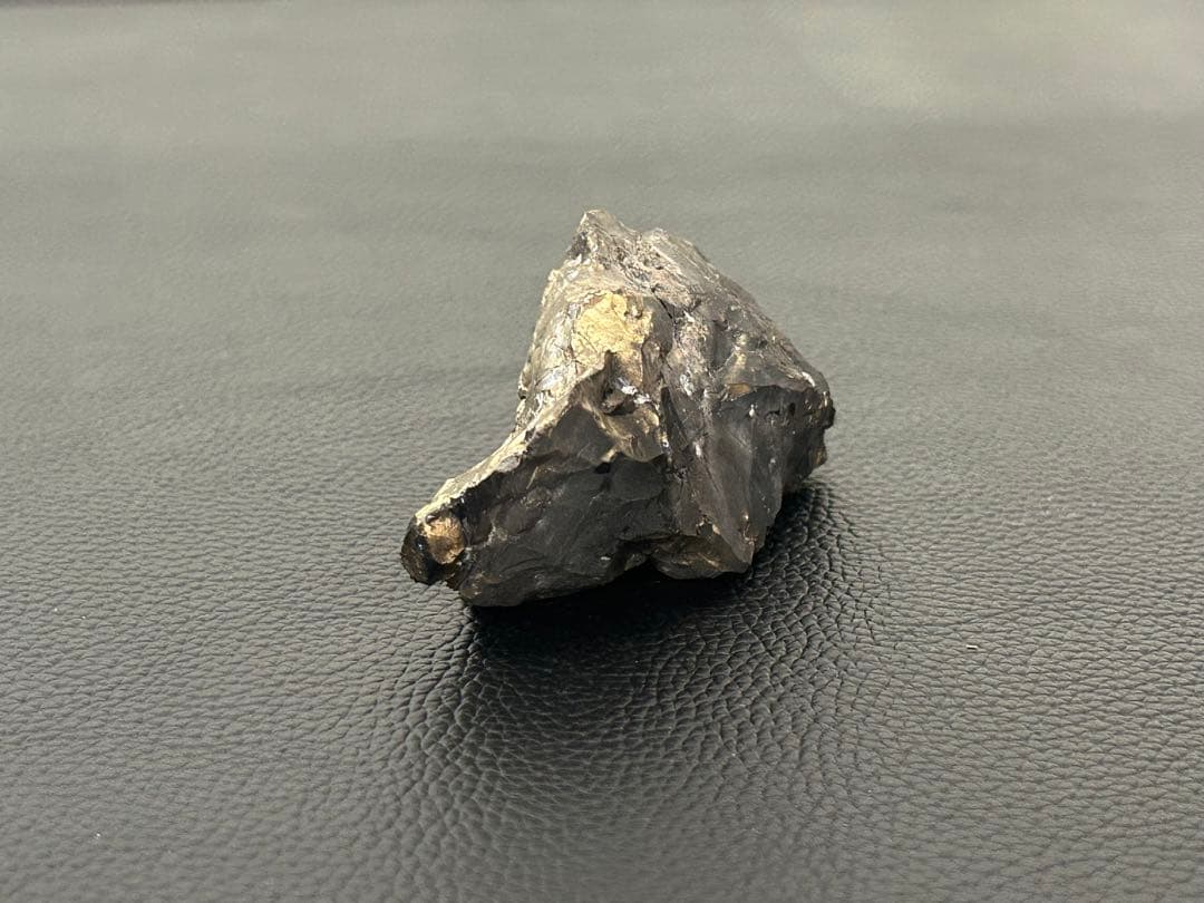 金色に光る-超レア黒曜石