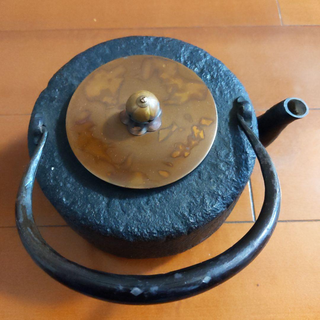 黒色鉄瓶 銅蓋付き 約20cm