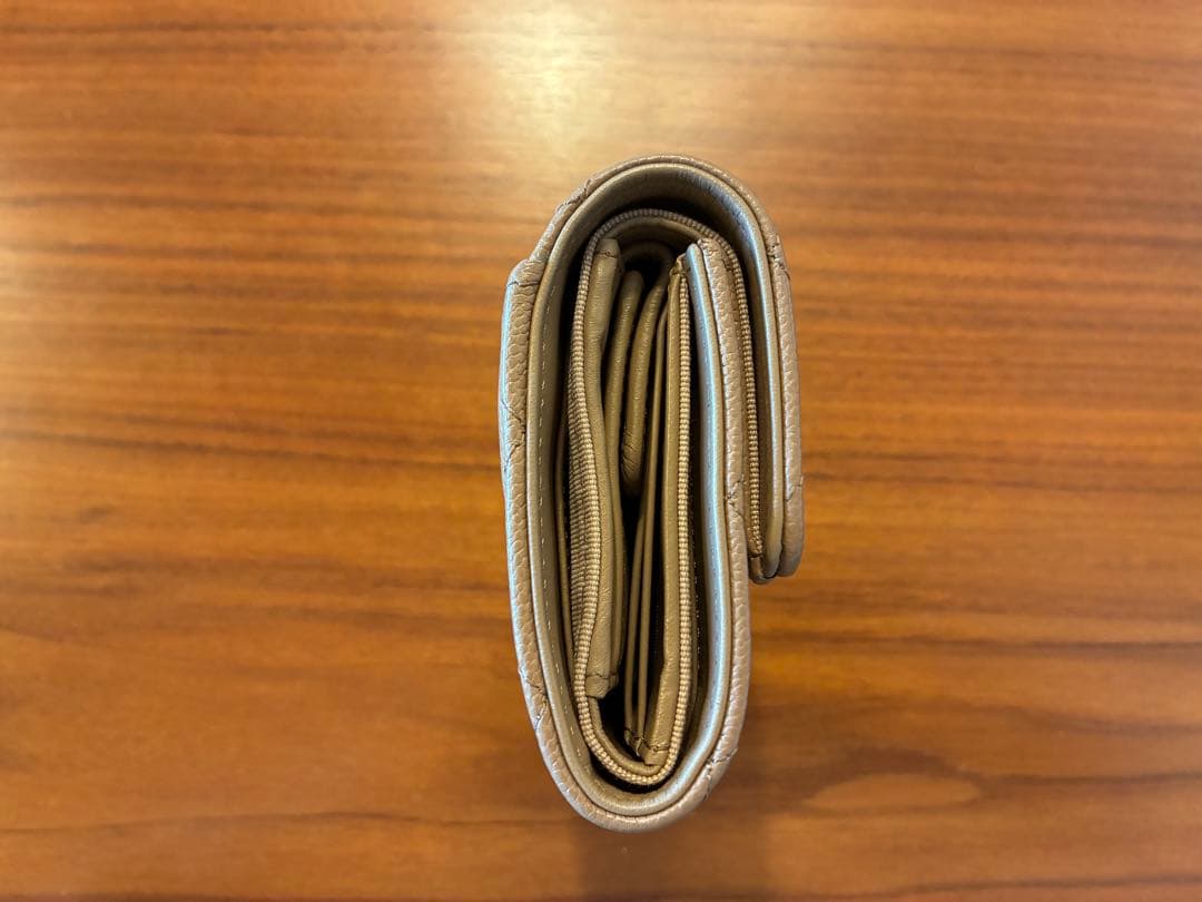 CHANEL マトラッセ　キャビアスキン　三つ折り財布　ベージュ