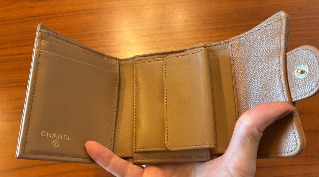 CHANEL マトラッセ　キャビアスキン　三つ折り財布　ベージュ