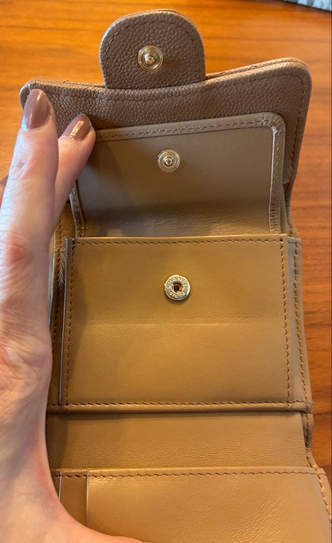 CHANEL マトラッセ　キャビアスキン　三つ折り財布　ベージュ