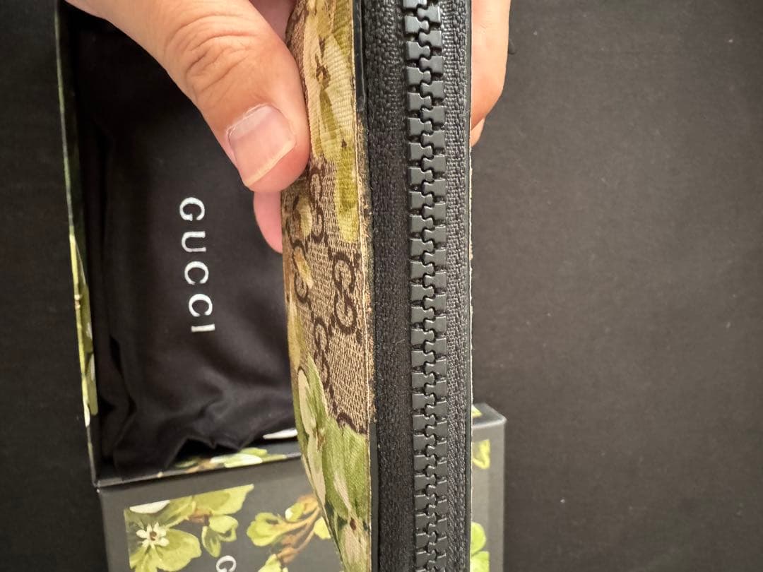 GUCCI フラワープリント ケース　ゼラニューム