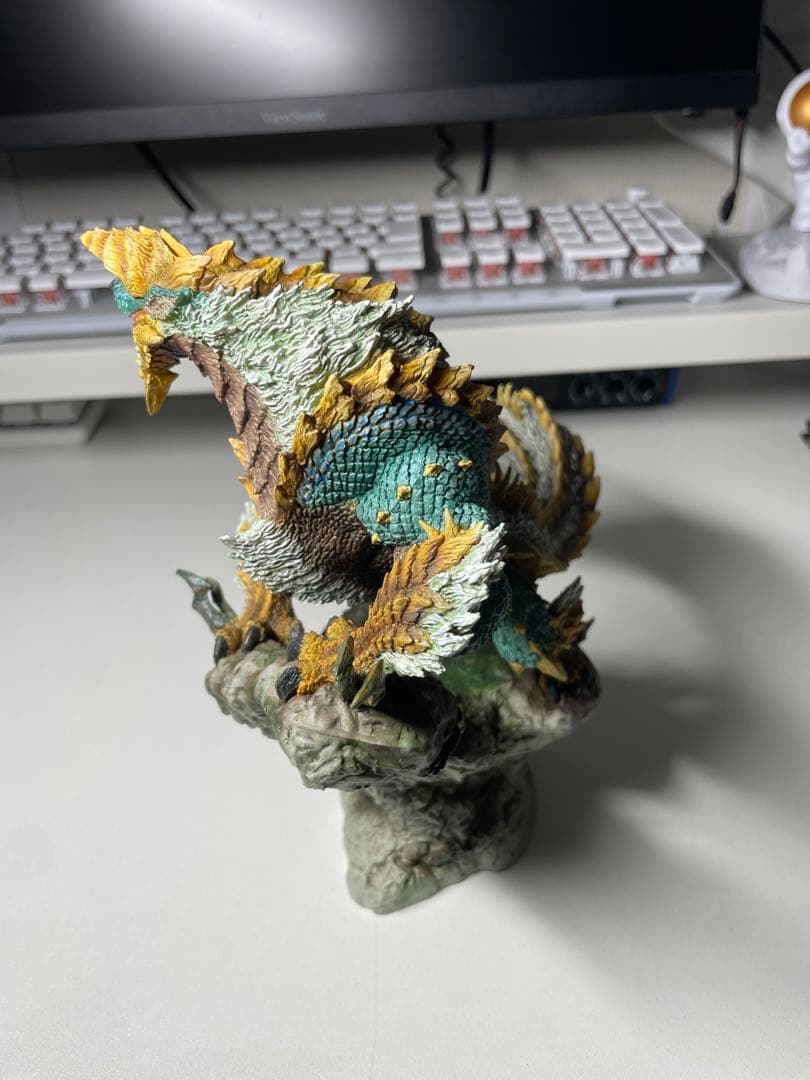 クリエイターズモデル　モンハンフィギュア　ジンオウガ