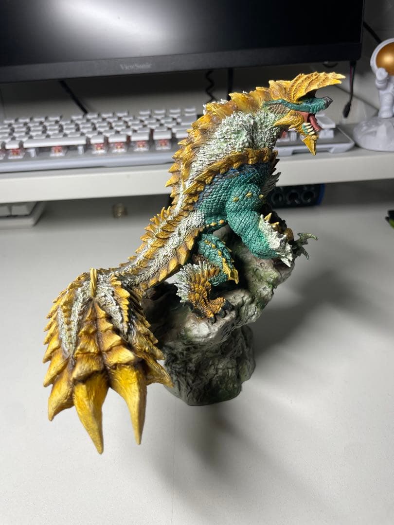 クリエイターズモデル　モンハンフィギュア　ジンオウガ