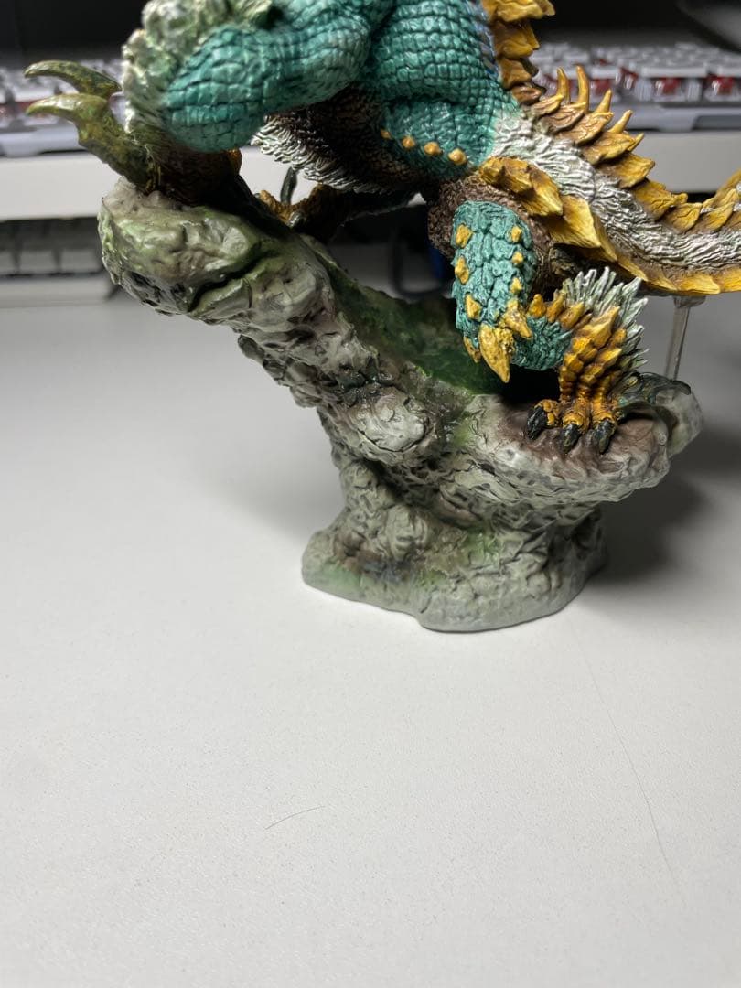 クリエイターズモデル　モンハンフィギュア　ジンオウガ