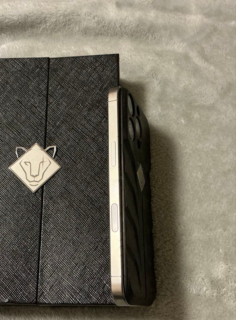 iPhone MagSafe カーボンファイバーケース ゴールデンコンセプト