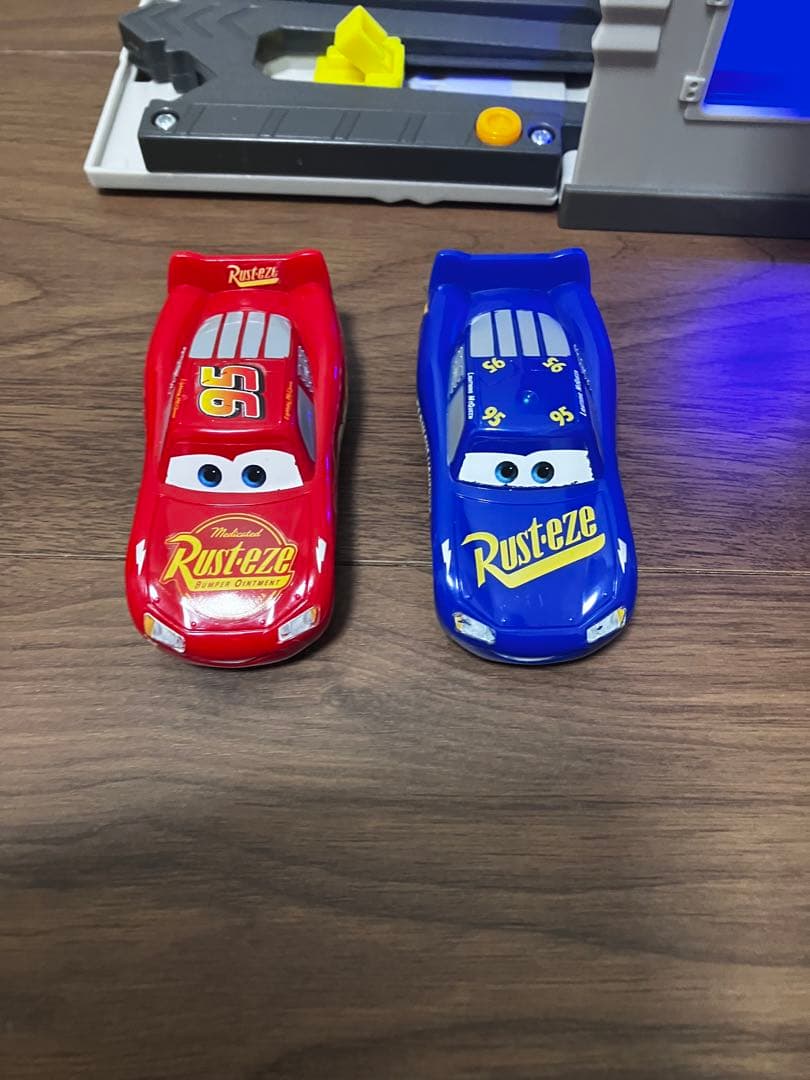 カーズ　ガレージ　クイックチェンジ　プレイセット　M