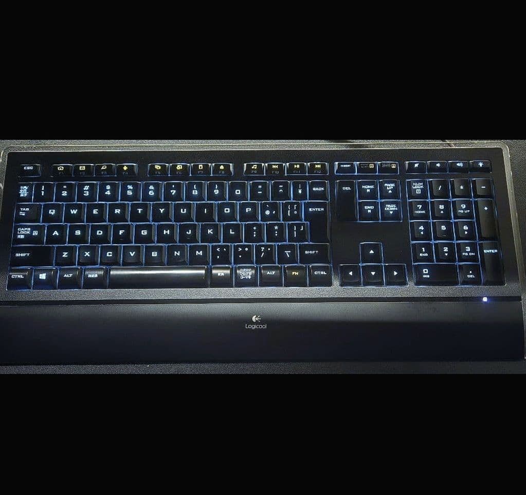 天然水「希少美品」 ロジクール K740