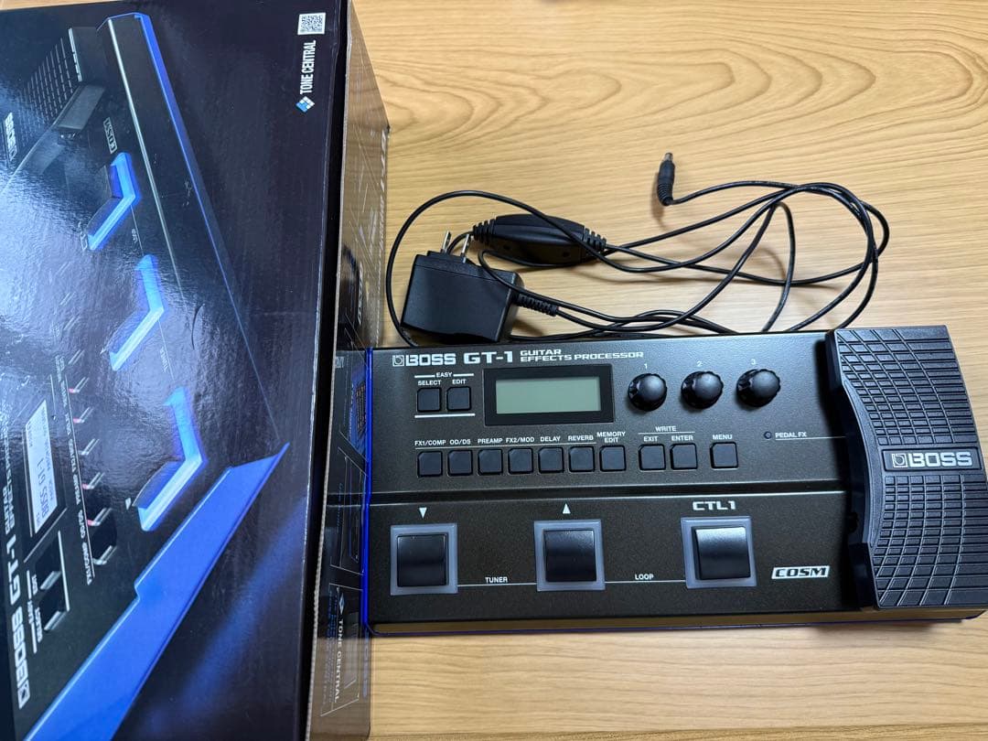 美品BOSS GT-1 マルチエフェクター　説明書、ACアダプター、箱あり
