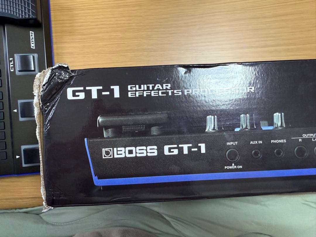 美品BOSS GT-1 マルチエフェクター　説明書、ACアダプター、箱あり