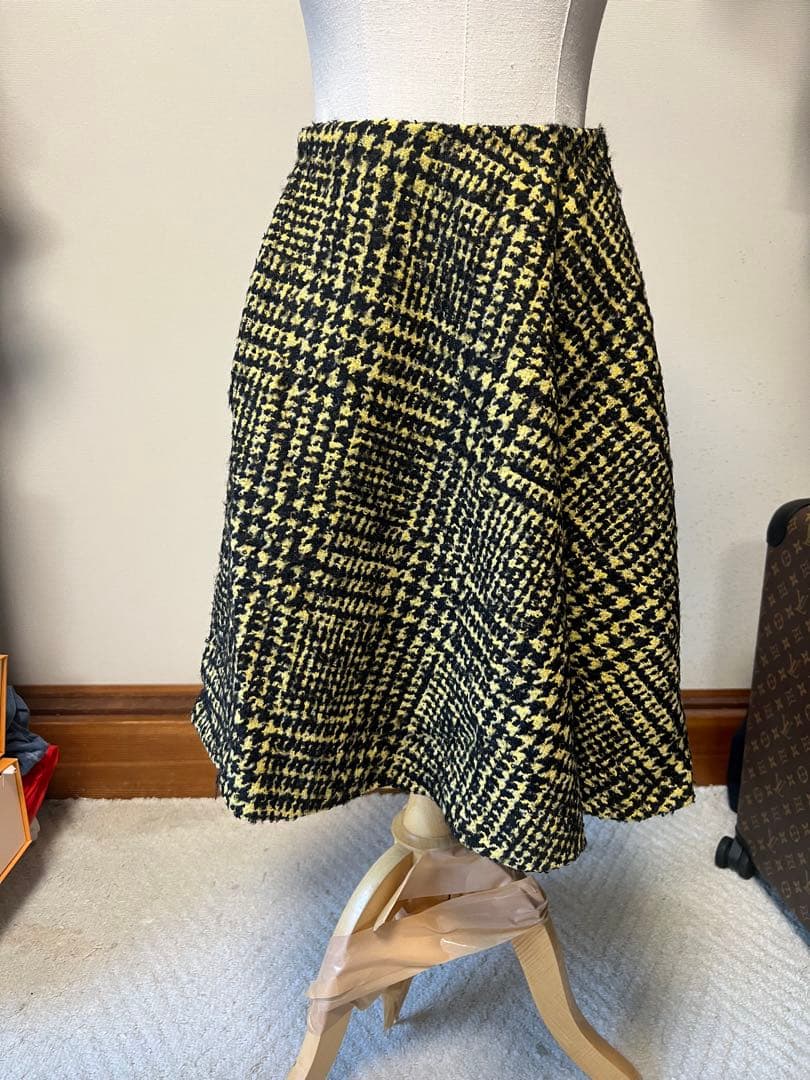 プラダ　黒と黄色のチェック柄 フレアスカート ひざ丈