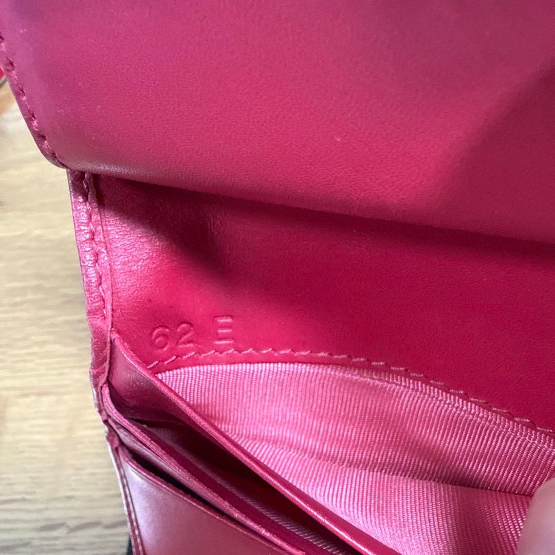 PRADA 二つ折り財布　ブラック