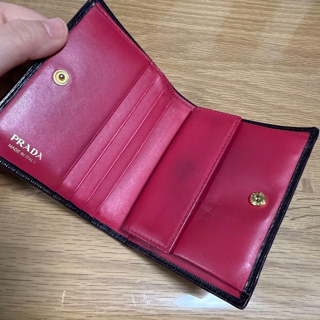 PRADA 二つ折り財布　ブラック