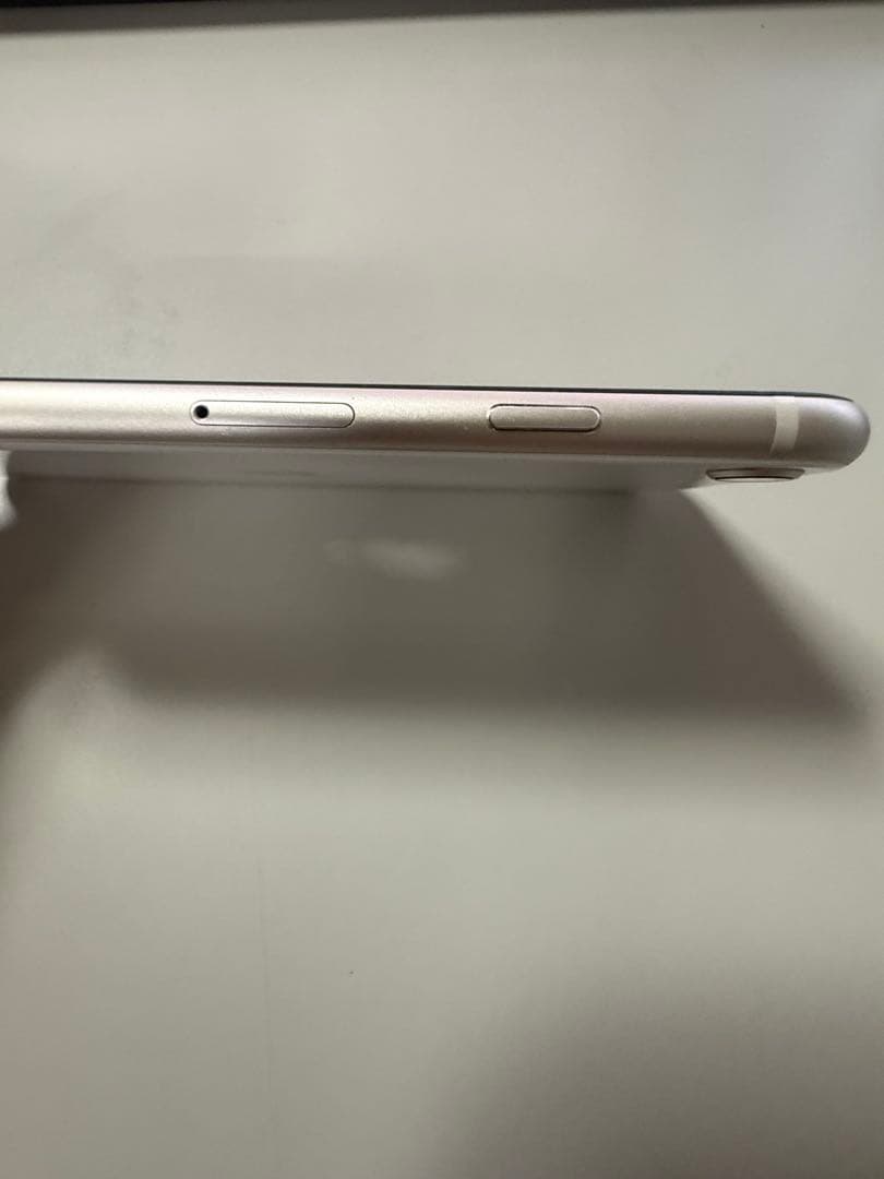 【バッテリー100％】iPhone SE （第3世代） 128GB スターライト