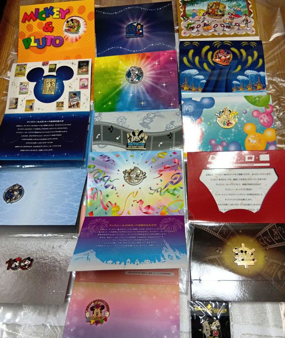 ディズニー　ピンバッジ　１４点　台紙付き　　ディズニーJCB　まとめ売り