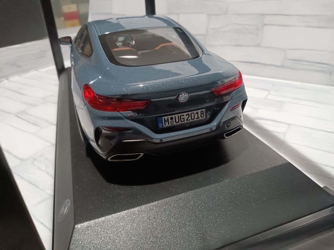 1/18 BMW 8シリーズ　クーペ　ディーラー品　ミニカー　ブルーグレー