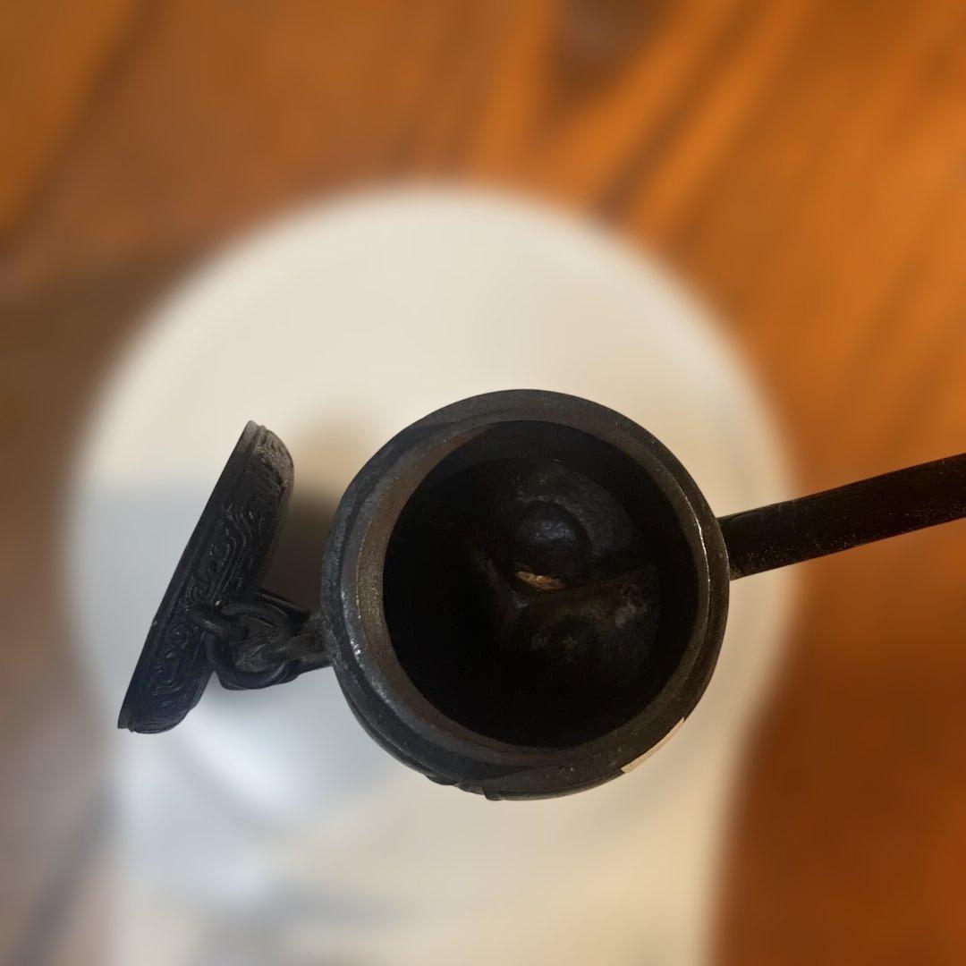 鋳鉄製の香炉の一点物ですお部屋のインテリアに最適です。