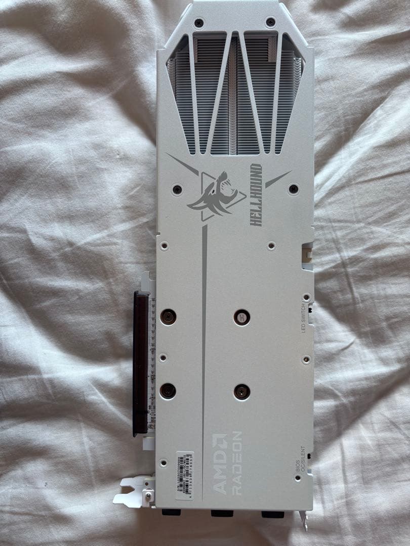 グラフィックボード・グラボ・ビデオカード Hellhound Spectral White RX 9060 XT 16GB