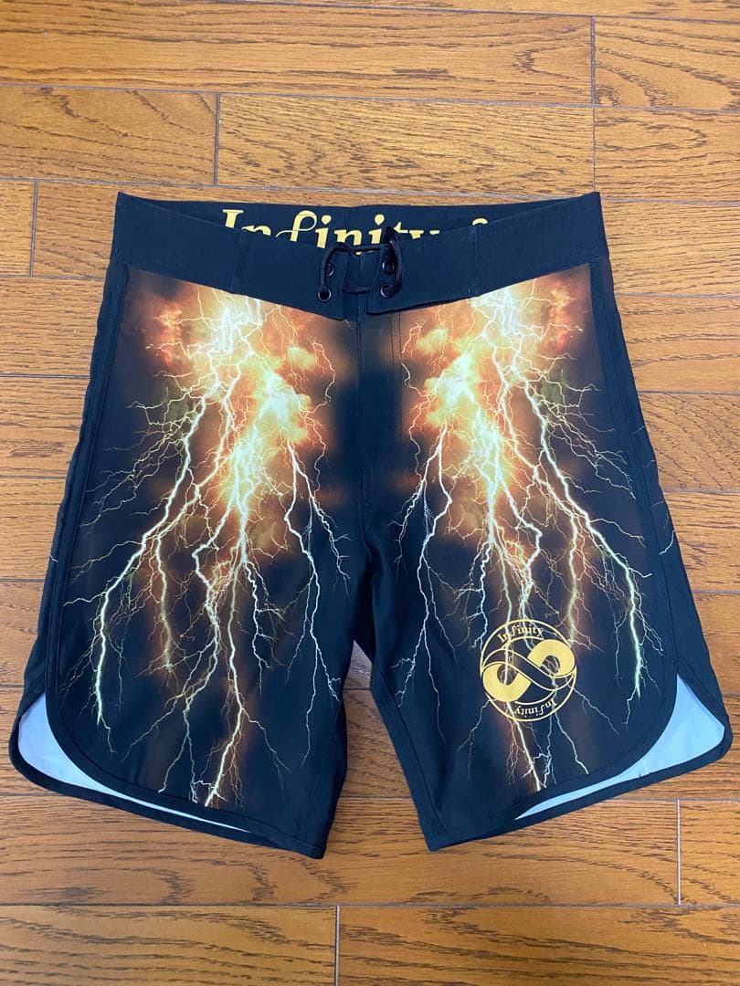 【最終値下げ】Infinity サーフパンツ　インフィニティフィジーク26インチ