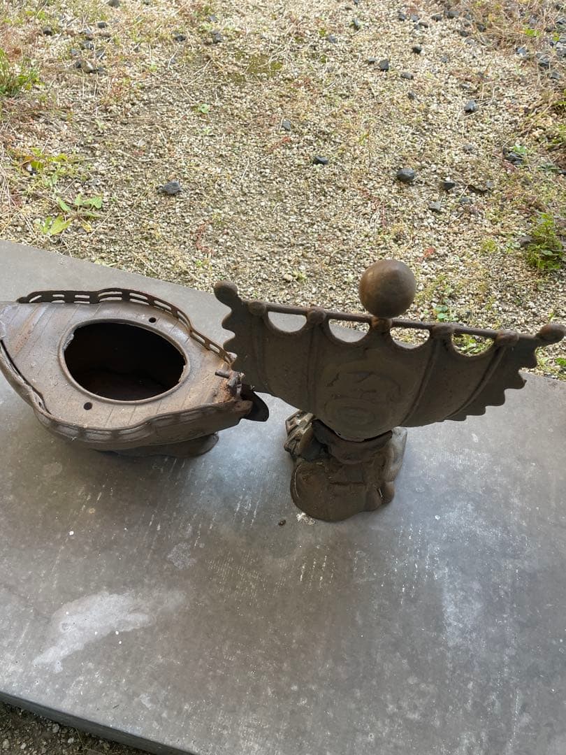 装飾的な金属工芸品