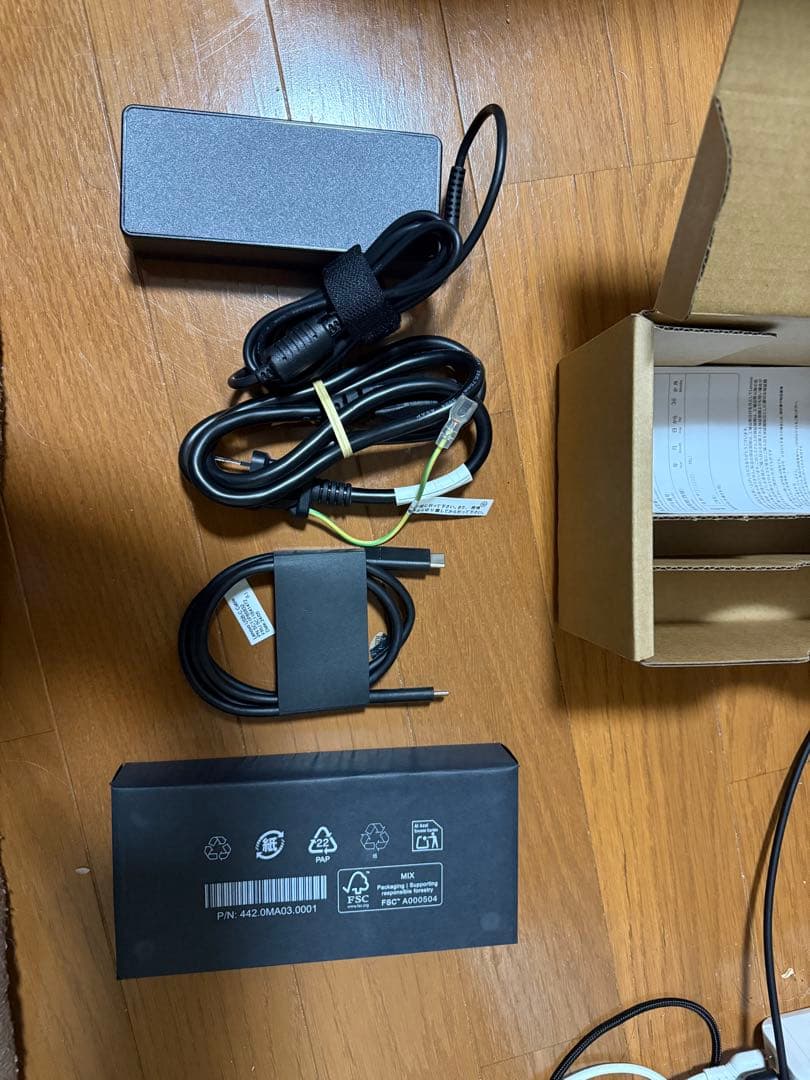 分配器・切替器 ThinkPad Universal USB-C Dock