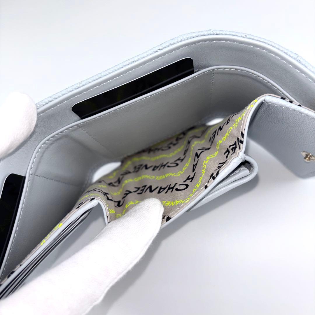 シャネル スモール フラップ ウォレット 三つ折り財布 キャビアスキン