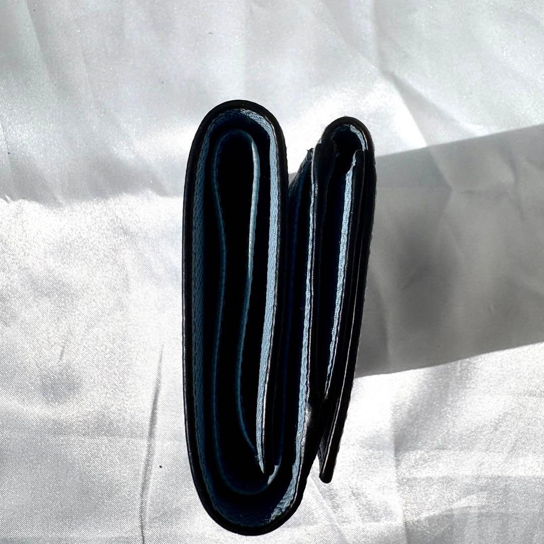 極美品✨プラダ 折り財布 三角ロゴ サフィアーノレザー ライトブルー