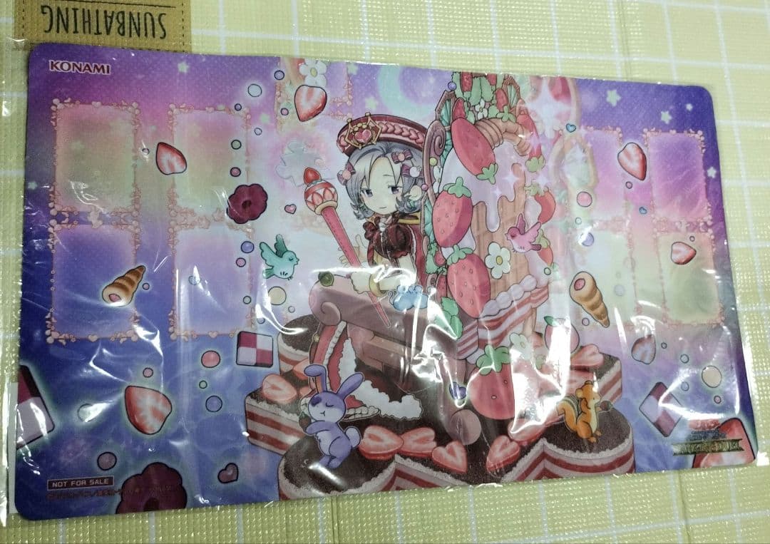 新品未開封　遊戯王 クイーンマドルチェ・ティアラフレース　プレイマット